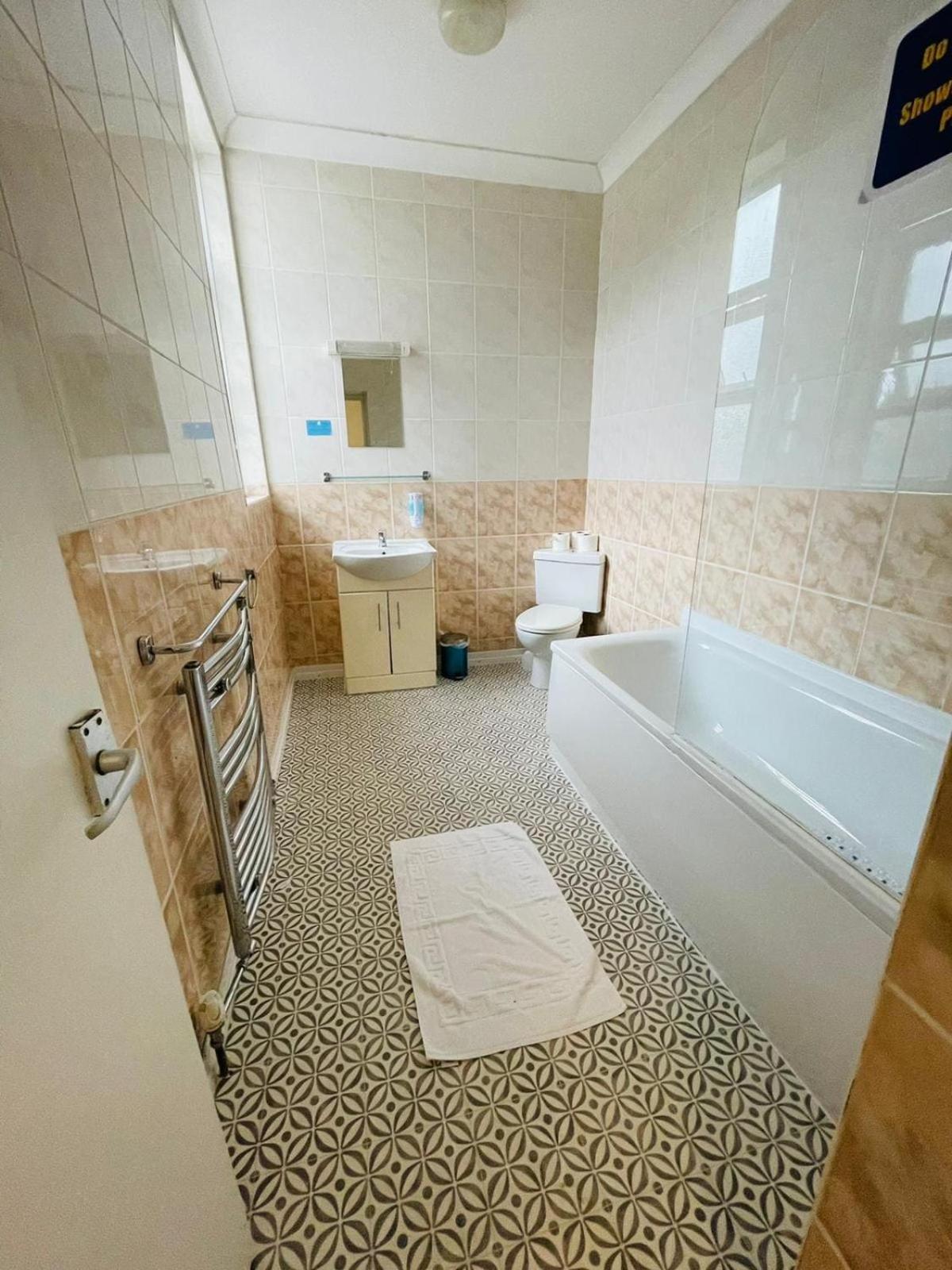 Star Hotel, South لايستر المظهر الخارجي الصورة